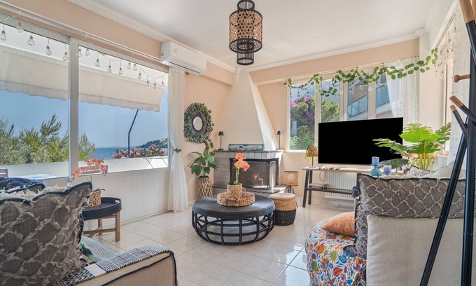 Nikiana Apartment | Apartment 'Theodoros 1' with Sea View, Wi-Fi and Air Conditioning