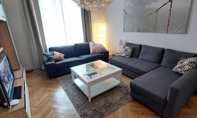 Favoriten Apartment | Apartment Tichy by Interhome