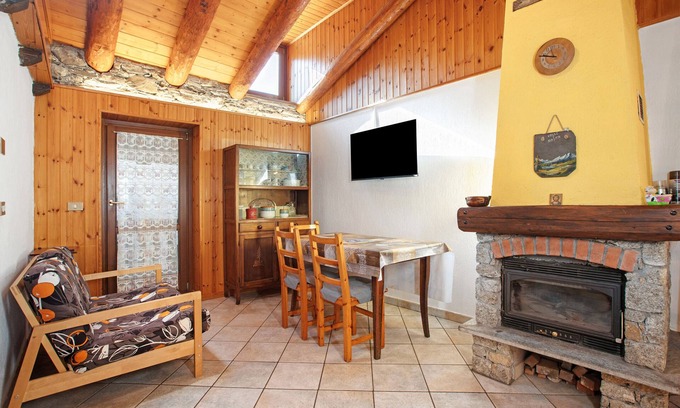 Paquier House | Apartment 'Tillier Valtournenche' with Mountain View, Balcony and Wi-Fi