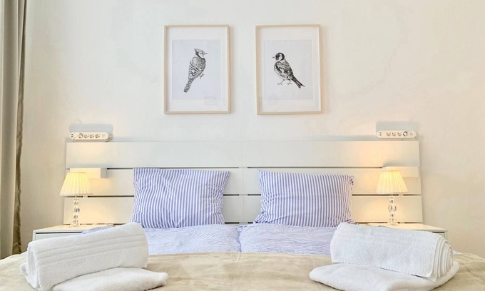 Neulerchenfeld Apartment | Apartment Top 2 mit Doppelbett im Wohnraum