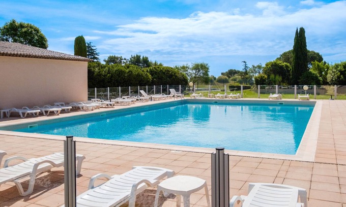 Villeneuve-Loubet Apartment | Apartment 'Vaugrenier Presidences' with Sea View, Wi-Fi and Air Conditioning