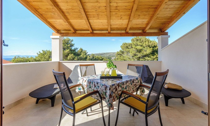 Cove Makarac (Milna) Apartment | Apartment Vesna (72231-A1) - Milna - island Brac