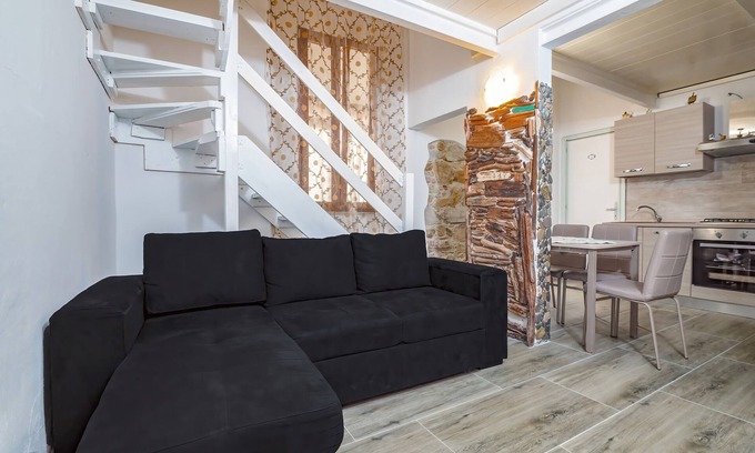 Piombino Apartment | Apartment 'Vespucci' with Private Terrace, Wi-Fi and Air Conditioning