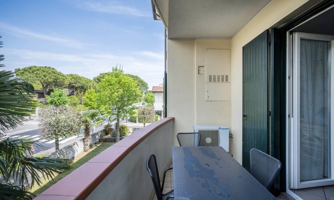 Bibione Apartment | Apartment Villa Ines Bilocale 1 with Air Conditioning & Garden