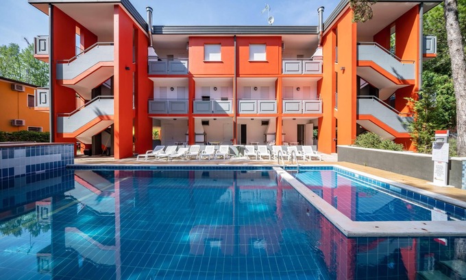 Bibione Apartment | Apartment 'Villa Luca Trilocale 4' with Terrace, A/C and Wi-Fi