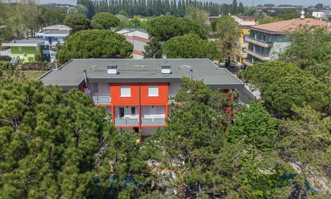 Bibione Apartment | Apartment 'Villa Luca Trilocale 2' with Pool, A/C and Wi-Fi