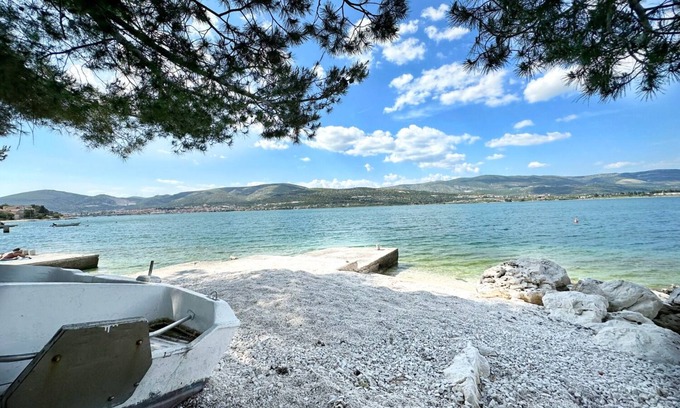Municipality of Trogir Apartment | Apartment Vini - by the sea: A5(2+2) - Mastrinka, Island Ciovo, Croatia