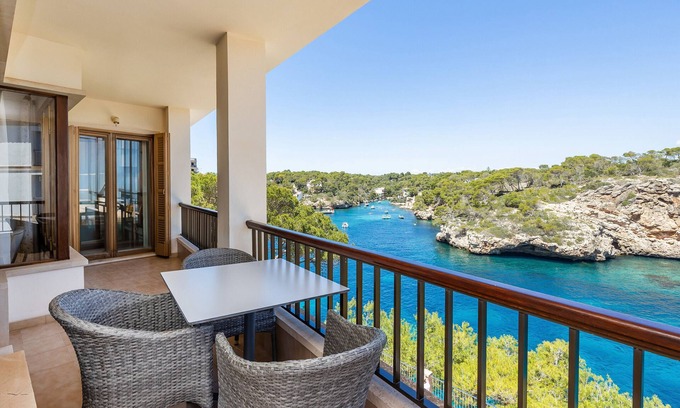 Cala Figuera Apartment | Apartment 'Vista Al Mar Y Vista Puerto' with Sea View, Wi-Fi and Air Conditioning