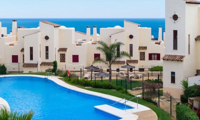 Bahia de Casares Apartment | Apartment Vista Bahía in Estepona - 4 persons, 2 bedrooms