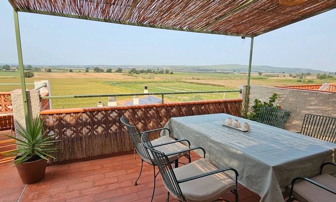 Bellcaire d'Emporda Apartment | Apartment with Views in Bellcaire