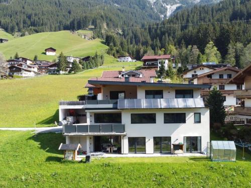 Tux Apartment | Apartment Wanglblick by Interhome