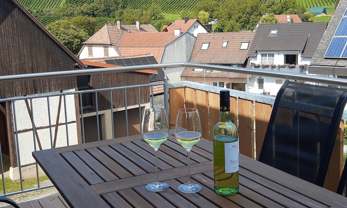 Hach Apartment | Apartment 'Weinbergblick' with Balcony and Wi-Fi