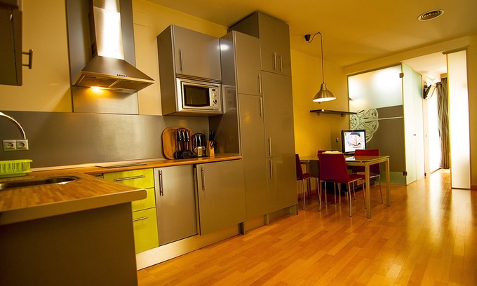 Almeria Centro Apartment | Apartment with 1 double bed, 2 single beds and kitchen