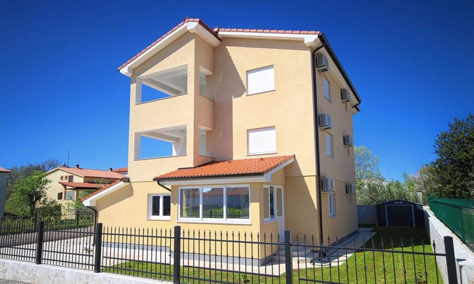 Medulin Apartment | Apartment with 3 bedrooms, balcony and WiFi