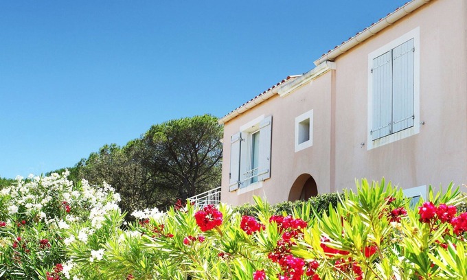 Frejus Apartment | Apartment with a dishwasher, beach at 2.5 km.