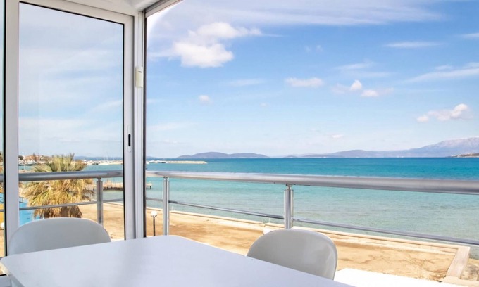 Ilica Apartment | Apartment with Amazing View near Beach in Cesme