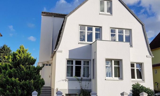 Doese Apartment | Apartment with atmosphere in old captain's house with garden, near the beach