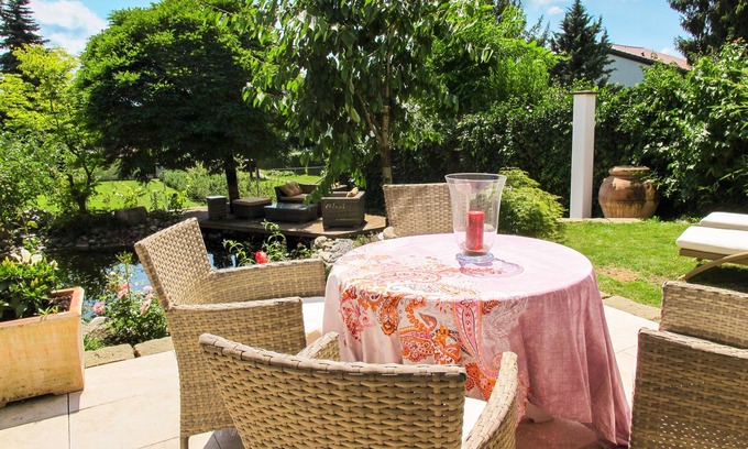 Waggershausen Apartment | Apartment with a beautiful terrace and large garden