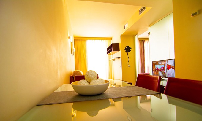 Almeria Centro Apartment | Apartment with double bed and kitchen