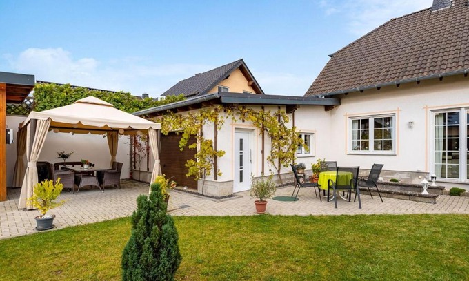 Faid House | Apartment with fenced garden in Faid