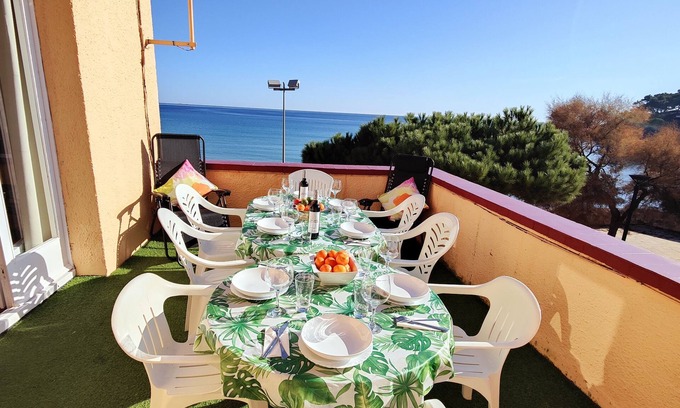La Fosca Apartment | Apartment with garden at 11 meters from the sand beach of la Fosca.