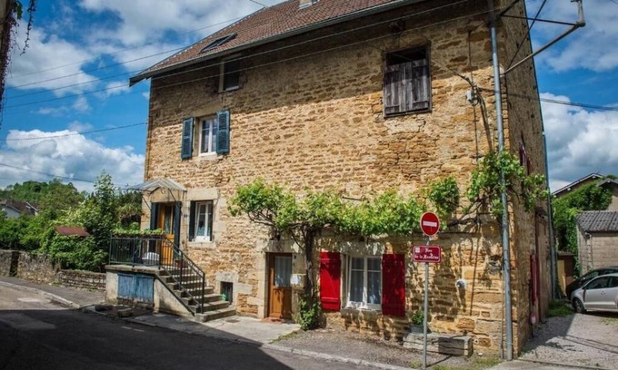Arbois Apartment | Apartment with garden