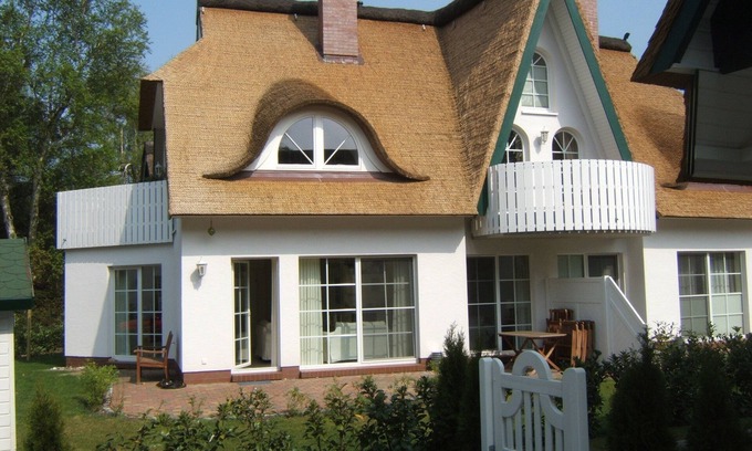 Zingst Apartment | Apartment with garden, only 50 m from Seestrasse and dike
