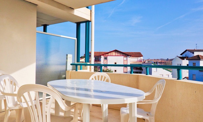 Ciboure Apartment | APARTMENT WITH LARGE HEATED POOL, BEACH, TERRACE, PARKING, WIFI AND GOLF