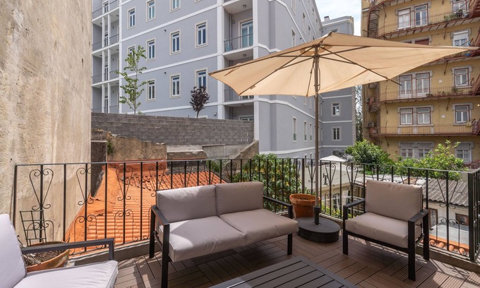 Santo Antonio Apartment | Apartment with Private Terrace in the Center of Lisbon - TTL317