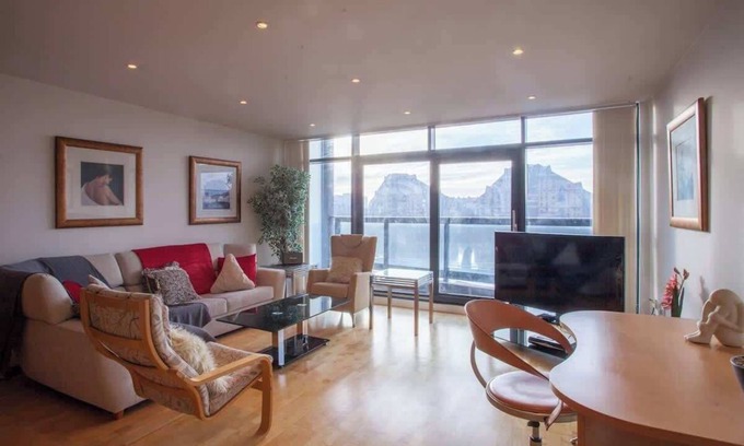 Glasgow Westend Apartment | Apartment with river view, next to hydro