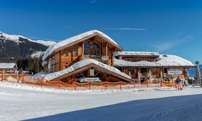 Schonbach Apartment | Apartment with Sauna and Ski In/Out