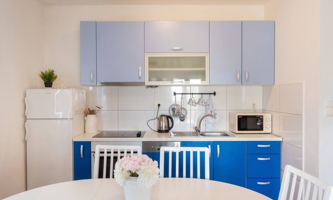 Pirovac Apartment | Apartment with sea view near the main city beach