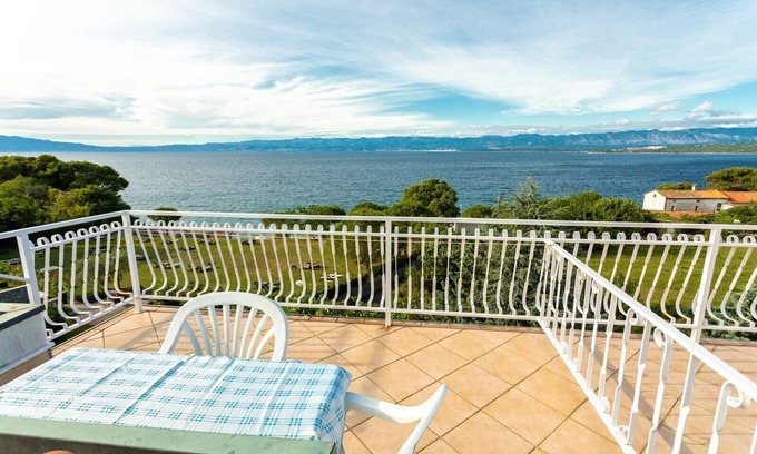 Porat Apartment | Apartment with terace, sea view, WiFi, AC in Porat