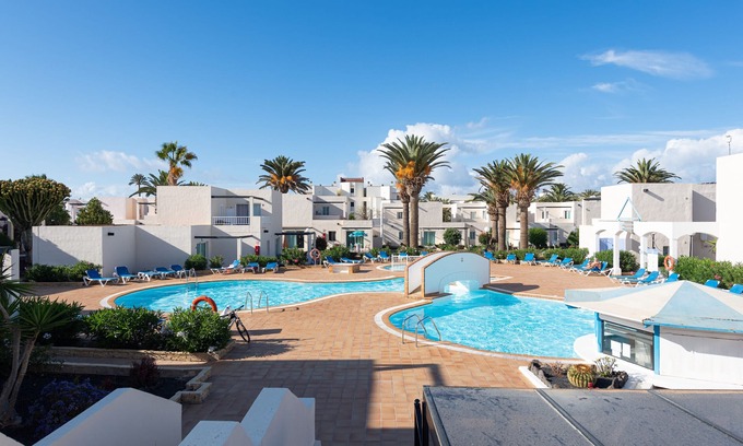 Corralejo Apartment | Apartment with terrace, swimming pool and beachfront in Corralejo - Home For Guest
