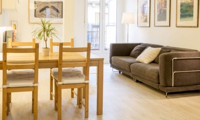 San Sebastian Centro Apartment | Apartment with terrace very close to La Concha beach