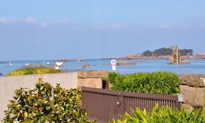 Tregastel Apartment | Apartment with Terrace, WIFI, Pets Allowed, Parking in Trégastel