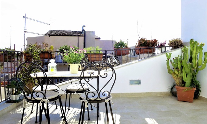 Ortigia Apartment | Apartment with terrace on typical roofs and sea view . 2 bathrooms