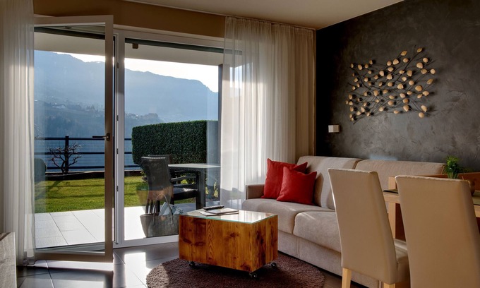 Rifiano Apartment | Apartment "Wohnung 2" with Mountain View, Heated Pool & Wi-Fi
