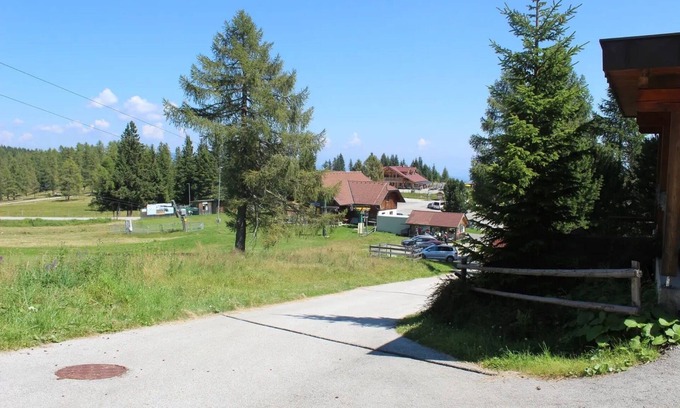 Albeck Apartment | Apartment 'Wohnung 5' with Mountain View, Shared Terrace and Shared Garden
