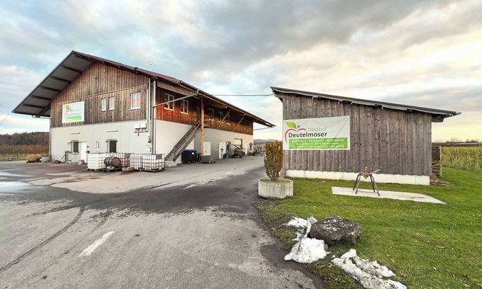Meckenbeuren Apartment | Apartment 'Wohnung Beim Obsthof' with Mountain View and Wi-Fi