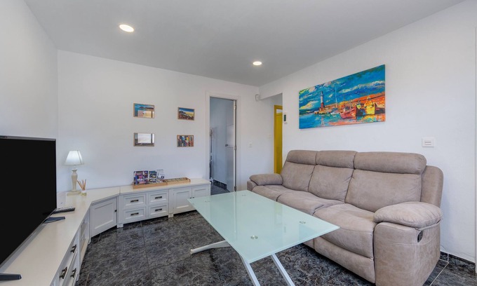 Almeria Apartment | Apartment 'Zapillo' with Wi-Fi and Air Conditioning