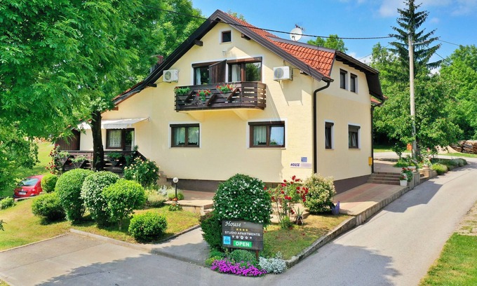 Seliste Dreznicko Apartment | Apartments and rooms Dragica, (16215), Selište Drežnicko, hr