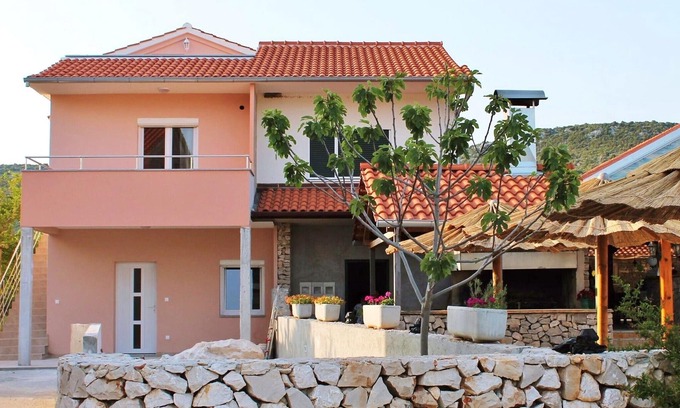 Vinisce Apartment | Apartments Anamarija, (14981), Vinišće, Croatia