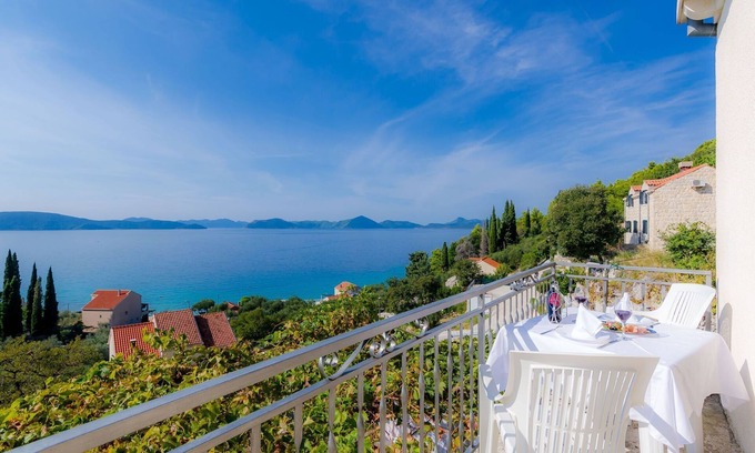 Krucica Apartment | Apartments Cypress Sea Cove - Comfort Studio Apartment with Balcony and Sea View (A1)