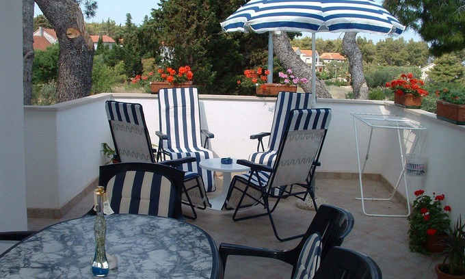 Mirce Apartment | Apartments Dinka (10225-A2) - Mirca - island Brac