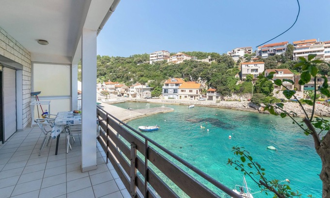 Zavalatica Apartment | Apartments First row (97721-A2) - Zavalatica