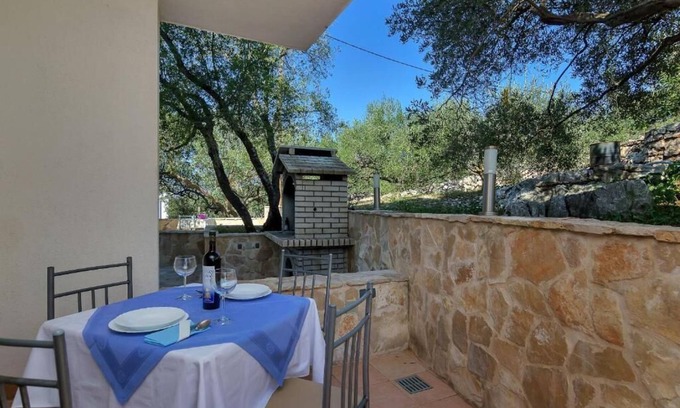 Pokrivenik Apartment | Apartments Igor (44141-A2) - Gdinj - island Hvar