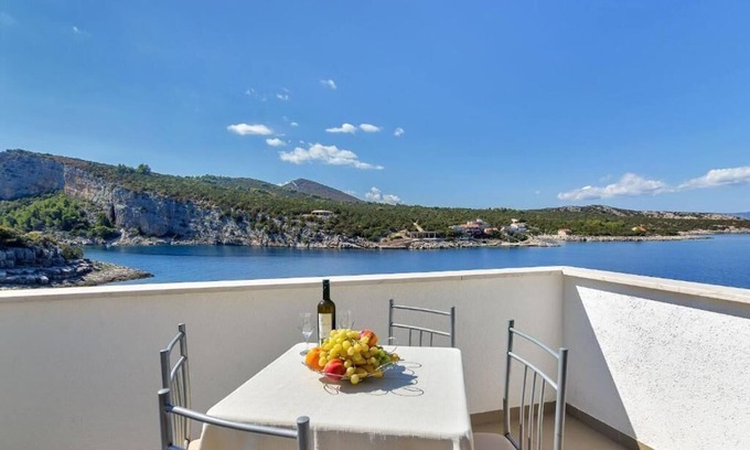 Pokrivenik Apartment | Apartments Igor (44141-A5) - Gdinj - island Hvar