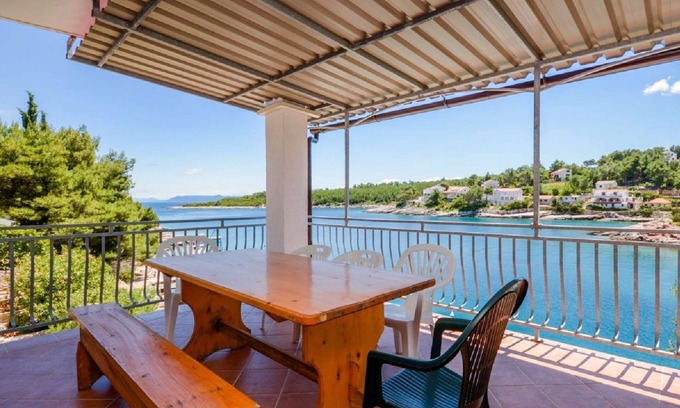 Cove Basina (Jelsa) Apartment | Apartments Ivo (38671-A5) - Basina