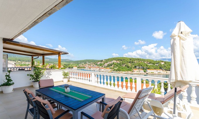 Island Hvar Apartment | Apartments Jakov (30531-A1) - Jelsa - island Hvar